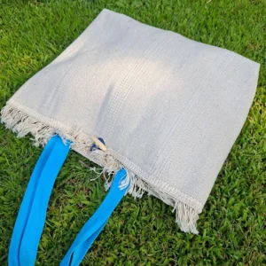 Bolso de estera crudo asas turquesa